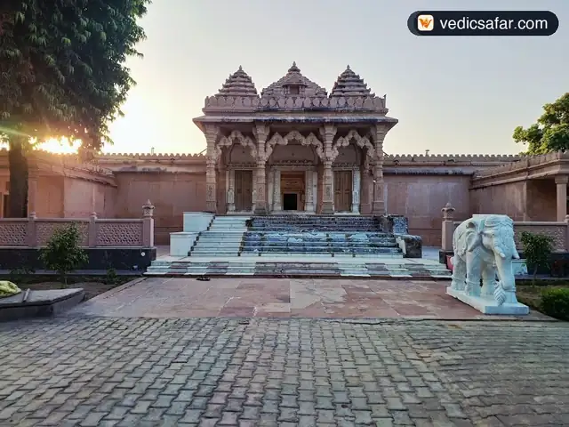 Agra Dadawadi Shri Vardhaman Mahavir Swami Bhavan