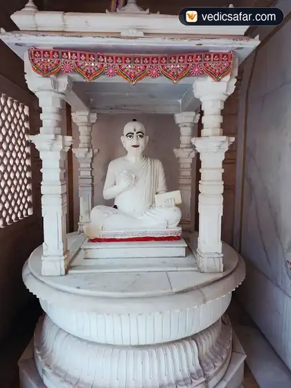 Agra Dadawadi Shri Vardhaman Mahavir Swami Bhavan photo 2