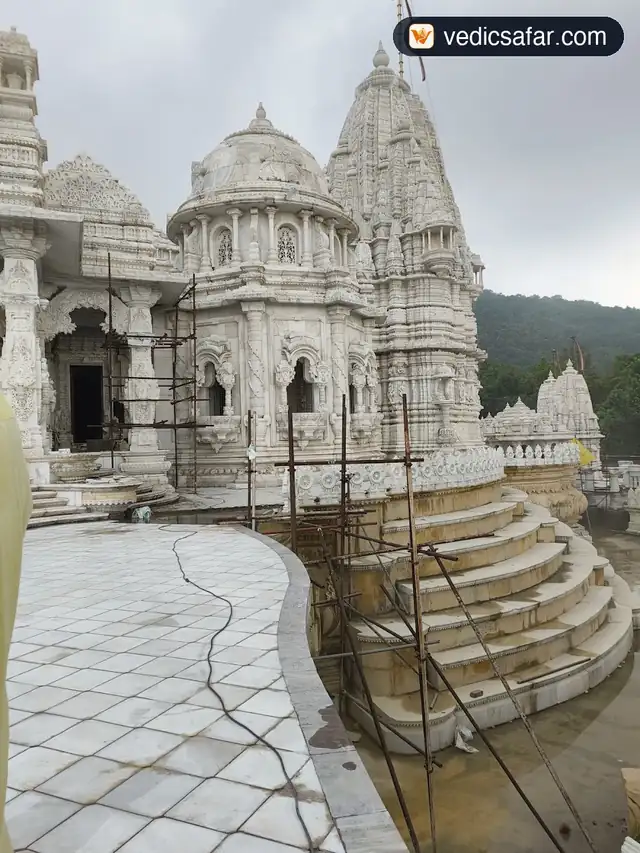 Avlani Bhavan Shikharji (Madhuban)