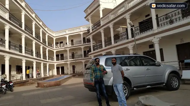 Popat Vasa Yatrik Bhavan Becharaji