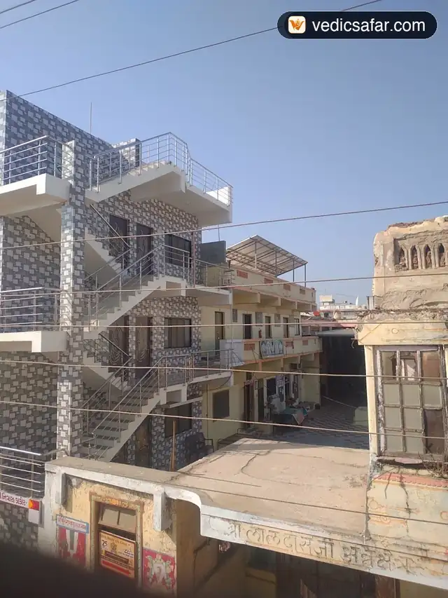 Bharat Bhavan Ashram (Near Temple) Dakor