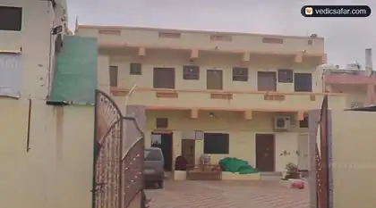 Bharat Bhavan Ashram (Near Temple) Dakor photo 2