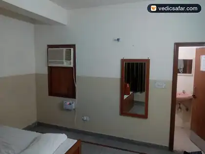 Delhi Iskcon Gourang Kutir Sant Nagar photo 2
