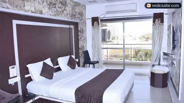 Dwarka Hotel Rudra Plaza