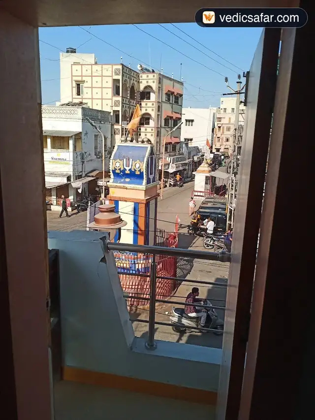Dwarka Hotel Trimurti