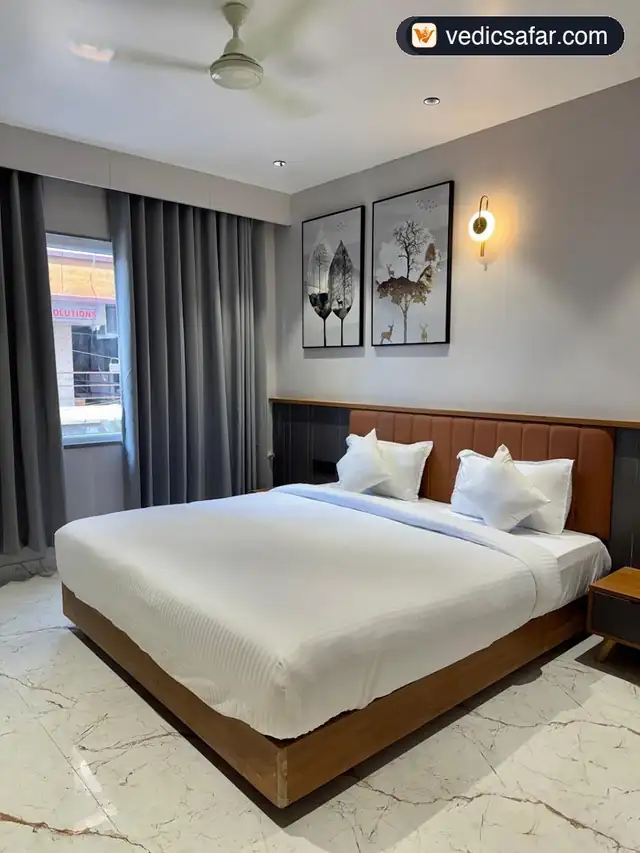 Dwarka Hotel Vantara Inn