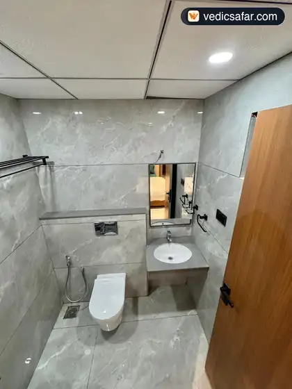 Dwarka Hotel Vantara Inn photo 3