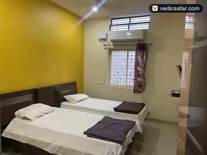 Ganagapur Hotel S K G Comforts photo 2