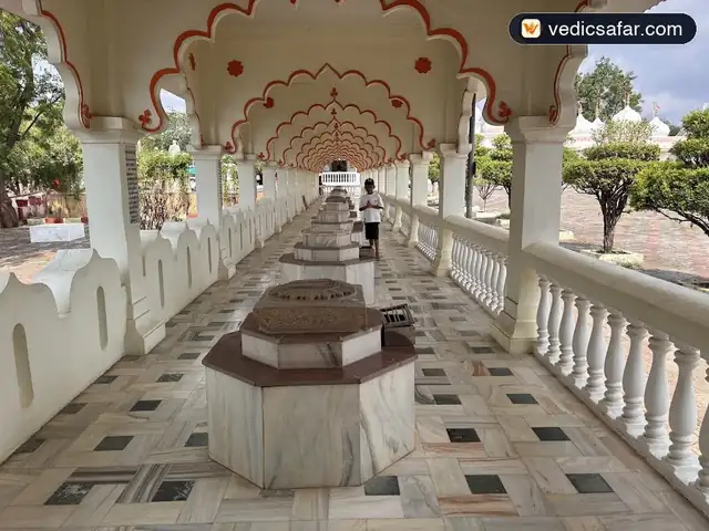 Bhagvan Bahubali Digambar Jain Atishay Kshetra Gommatgiri
