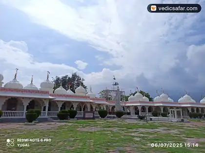 Bhagvan Bahubali Digambar Jain Atishay Kshetra Gommatgiri photo 5