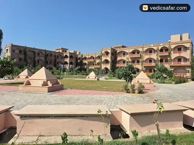 Govardhan Yatri Niwas