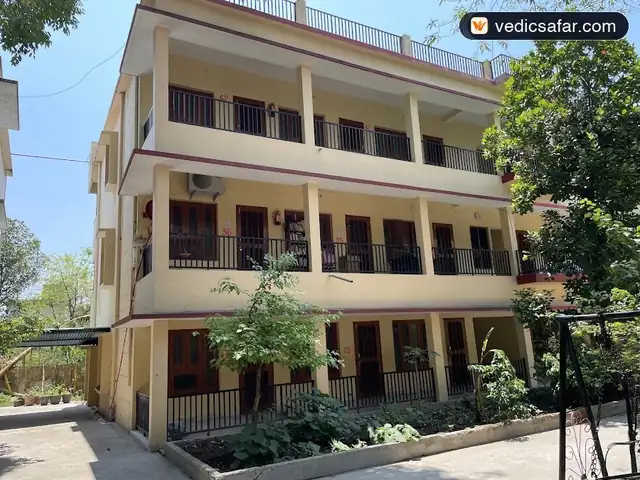 Koviloor Vedanta Mutt - Rishikesh