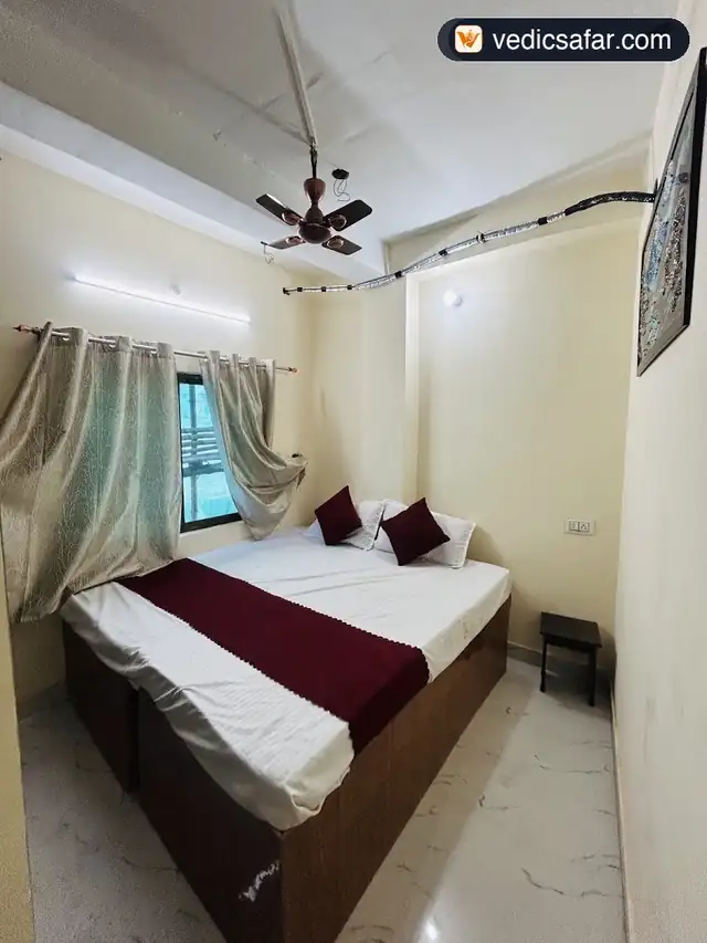 Yatri AC Dormitory